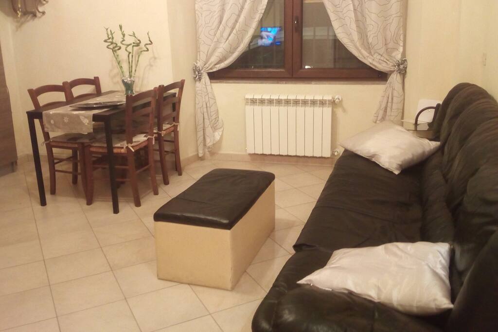 Sala con divano