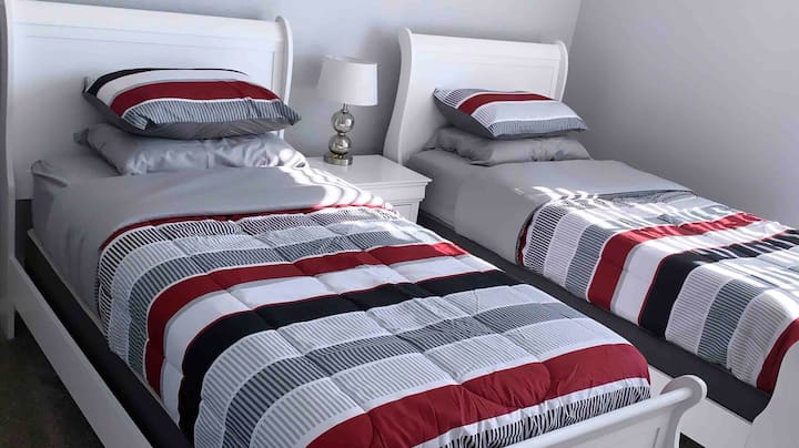 Segundo dormitorio, arriba 