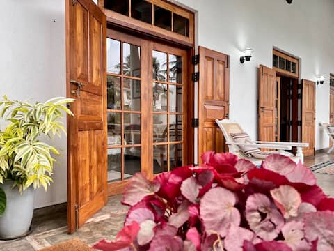 Villa Joseline - Colonial style bungalow with pool