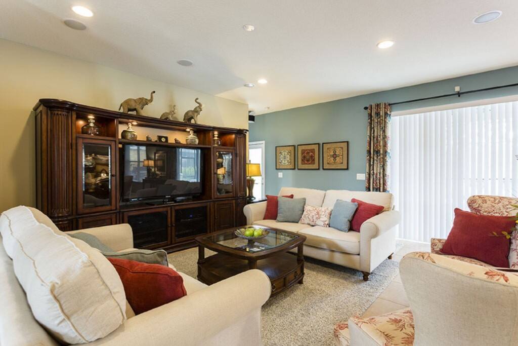 Mainfloorlivingroom