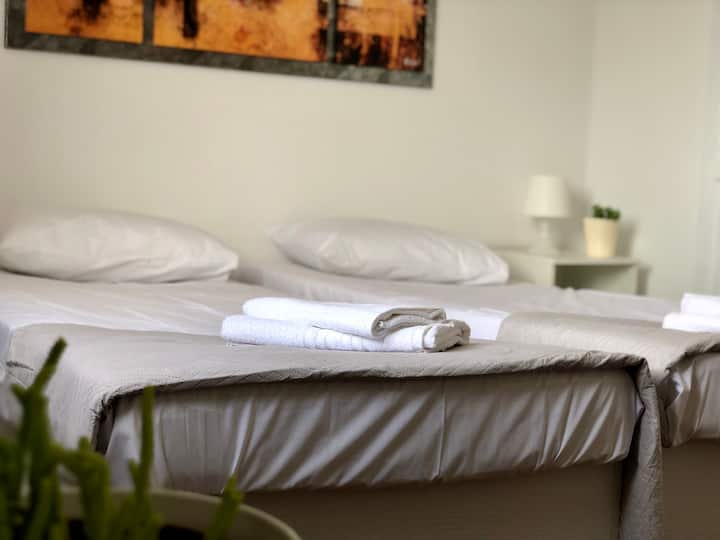 Dhoma e tretë e gjumit në katin e parë