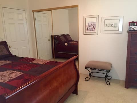 Room w/private bath on Small Ranch