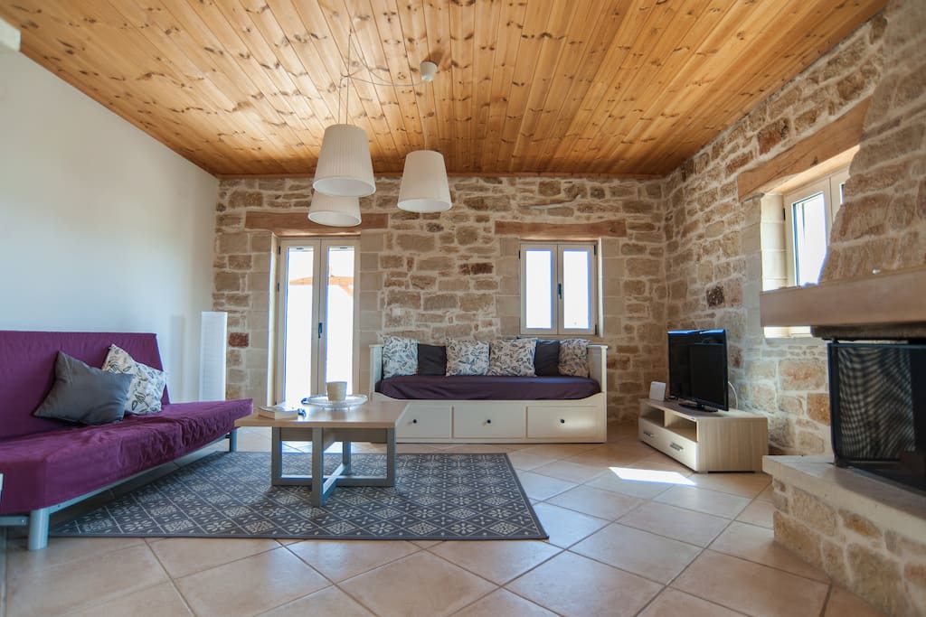 Living room with enrance to the balcony