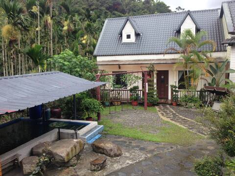 Nearby Moon Lake Pier, Sun Moon Old Tea House - Holiday Home with Water Lane ~ Central Floor - Six People