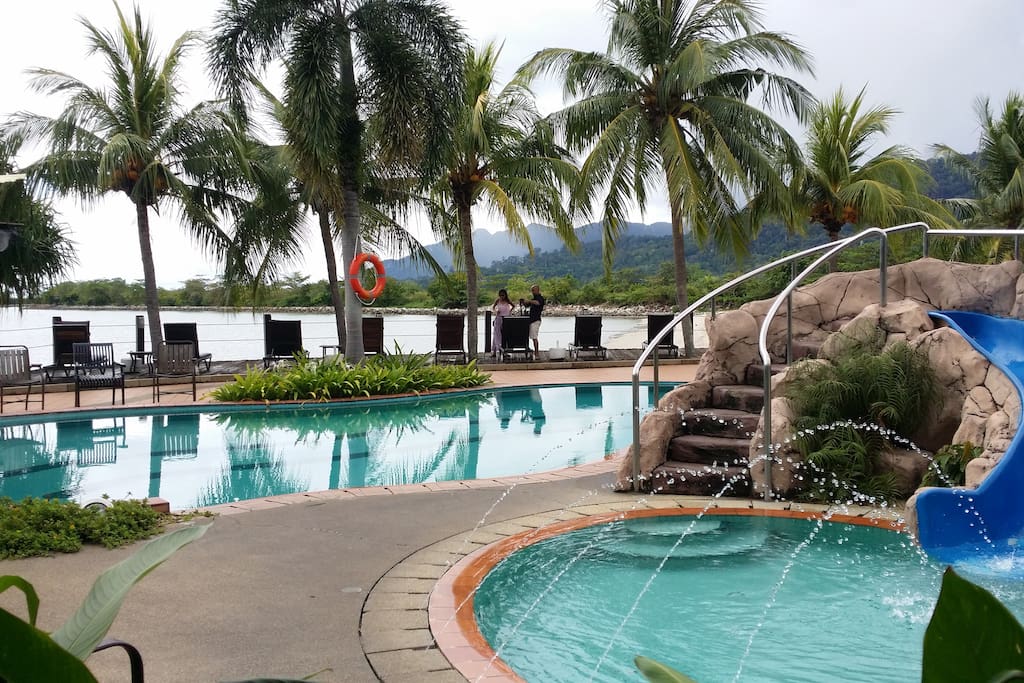 The swimming pool and the sea beyond it. All freely available for guests pleasure.