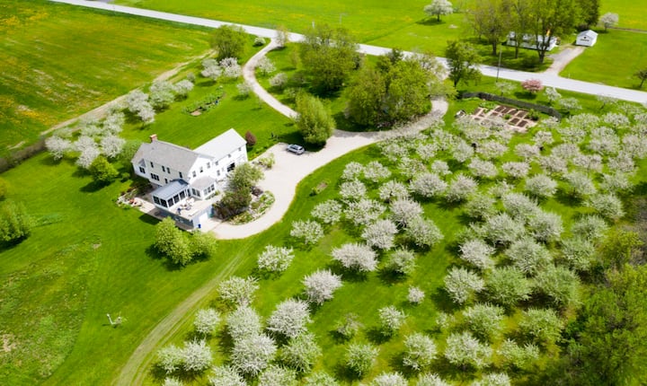 360° mountain views near Middlebury