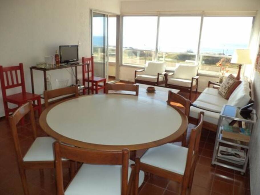 Cómodo comedor para 6 personas.