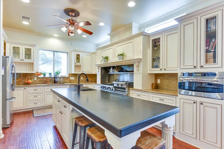 urban oasis great for groups (2 acre gated estate) gallery image 4