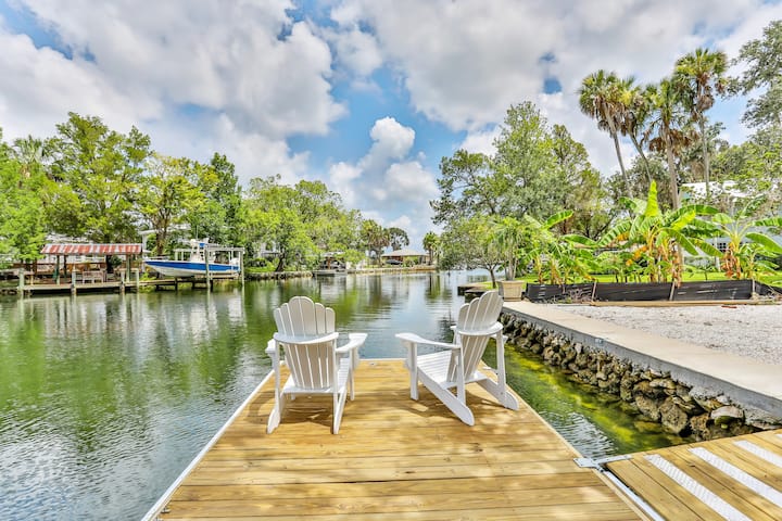 Stones Throw Riverhouse and Private Dock