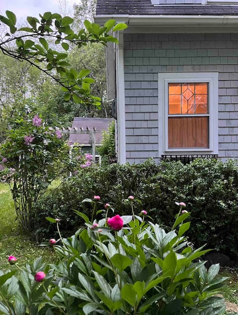 The Surry House | Cozy Cottage by Acadia, Fire Pit