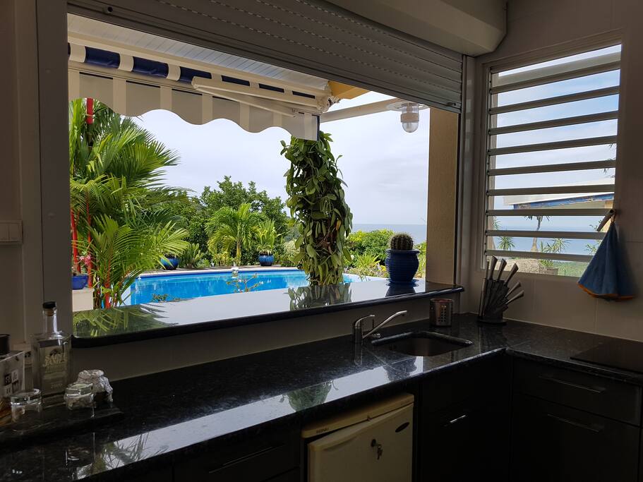 VUE DE LA CUISINE