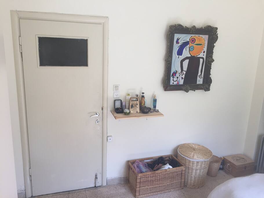 Door, laundery basket