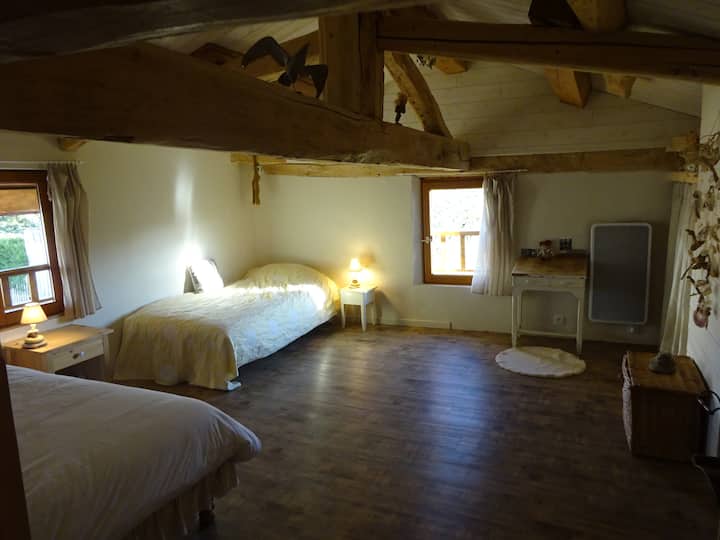 غرفة طيور النورس...1 سرير مزدوج و 1 سرير واحد. 