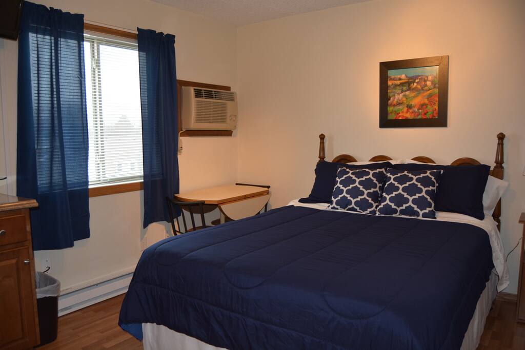 Natural light but with blinds and curtains if you want to sleep in!
