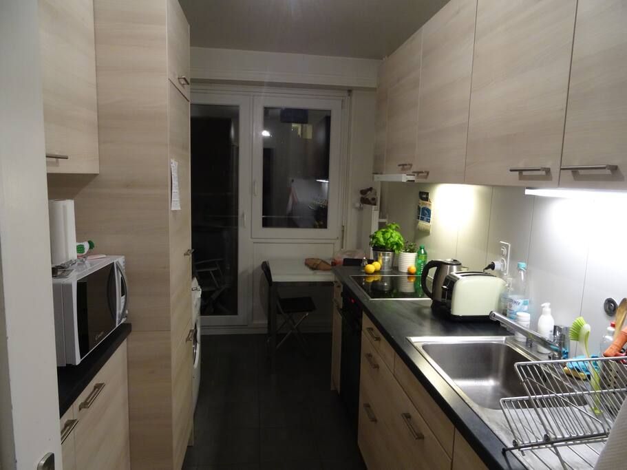 The kitchen has everything you need. If you're too lazy to go to the living room, just have your breakfast at the small table here