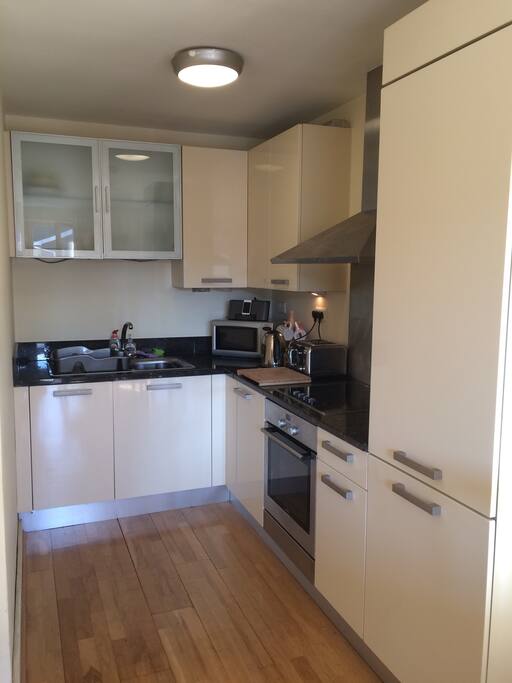 The kitchen includes a microwave, kettle, 4 slice toaster, dishwasher, oven & grill, and fridge/freezer.