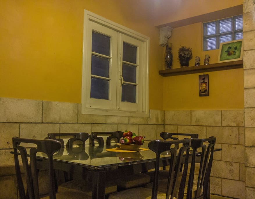Decoración sin pretensiones, con énfasis en su comodidad.