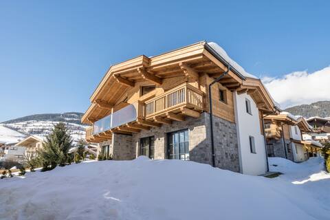 Luxurious holiday home in Piesendorf with sauna