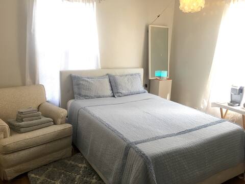 Cozy Bedroom in Valley Village