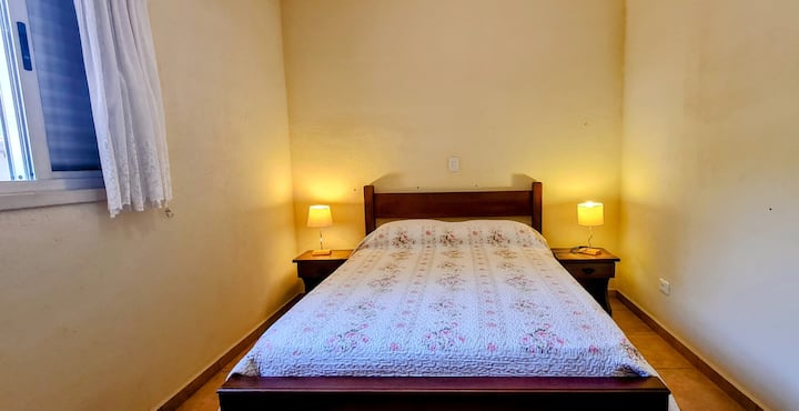 حمام داخلي (1). سرير مزدوج