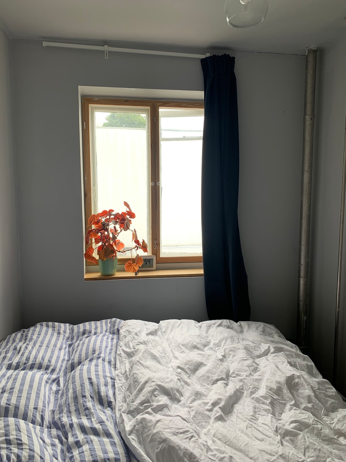 Bedrum con colchón tamaño king 