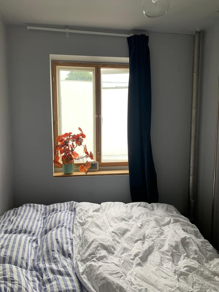 Bedrum s velikim madracem tempur 