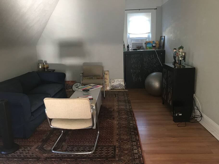 Living Room. (Not Pictured 55" Samsung TV)