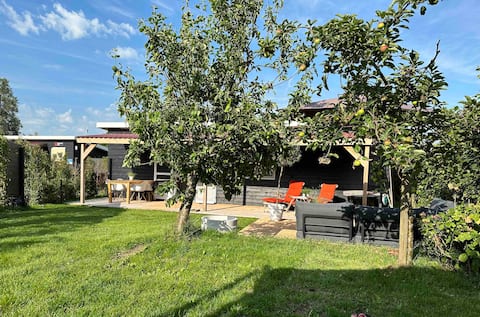 Chalet in a beautiful spot near the IJsselmeer Warns