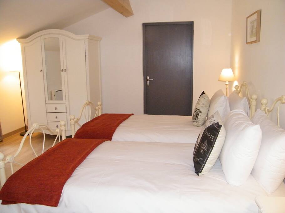 3 The Courtyard Twin Bedroom