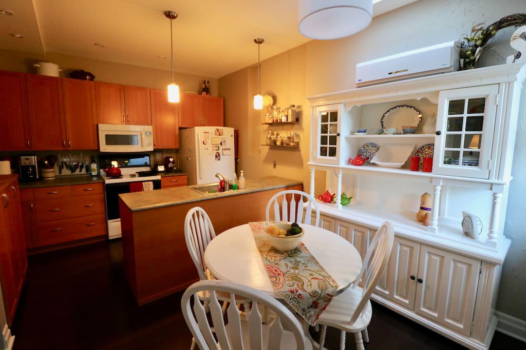 Well equipped kitchen with all major appliances (fridge, stove, dishwasher, etc.) and dining room.