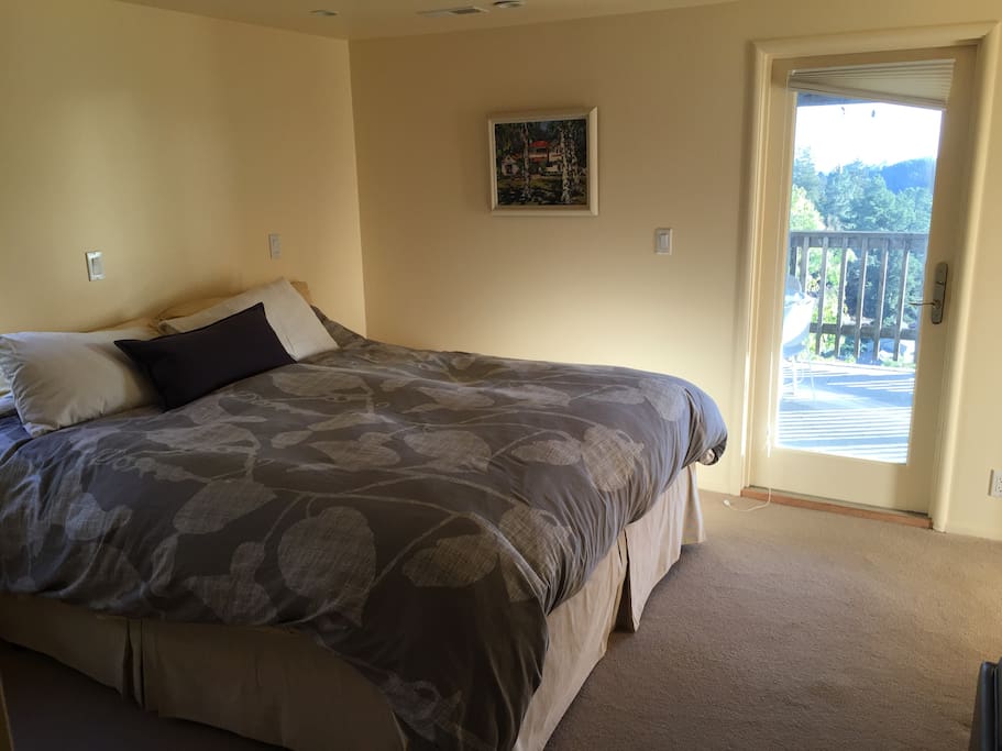 Bedroom (King Size Bed)