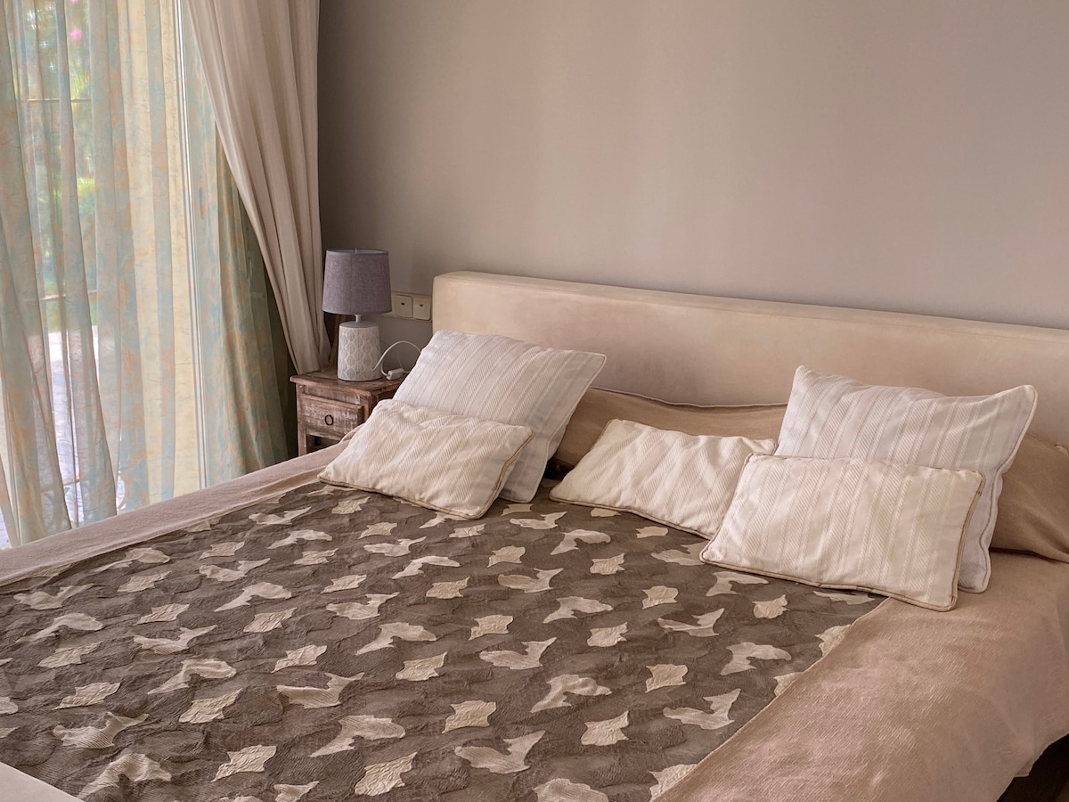 Habitación cama matrimonio 180