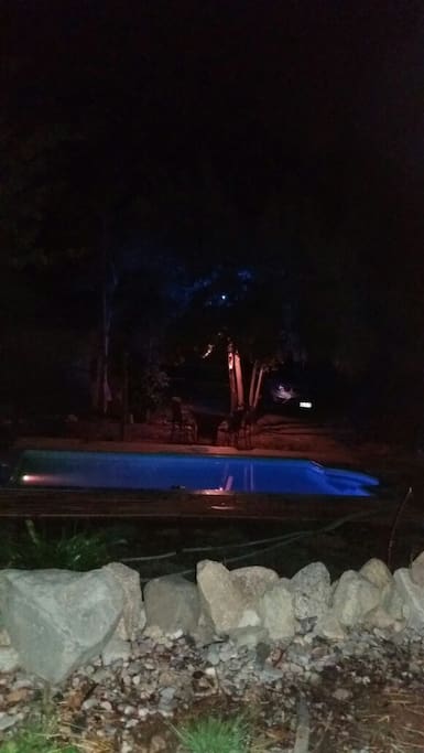 piscina de noche