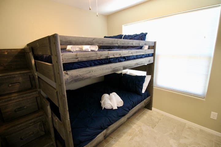 Habitación litera con 2 camas de tamaño completo