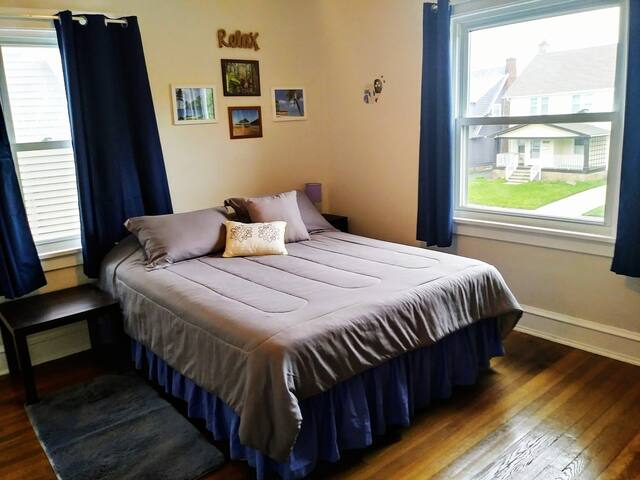 Cozy home near Cedar/Lee's restaurants & shops