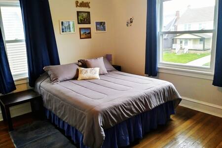 Cozy home near Cedar/Lee's restaurants & shops