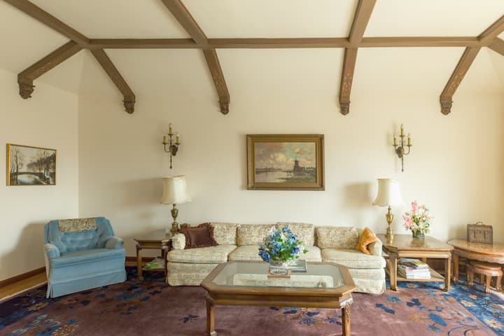 Spacious Master Bedroom, King Bed, & Private Bath - San Francisco, CA