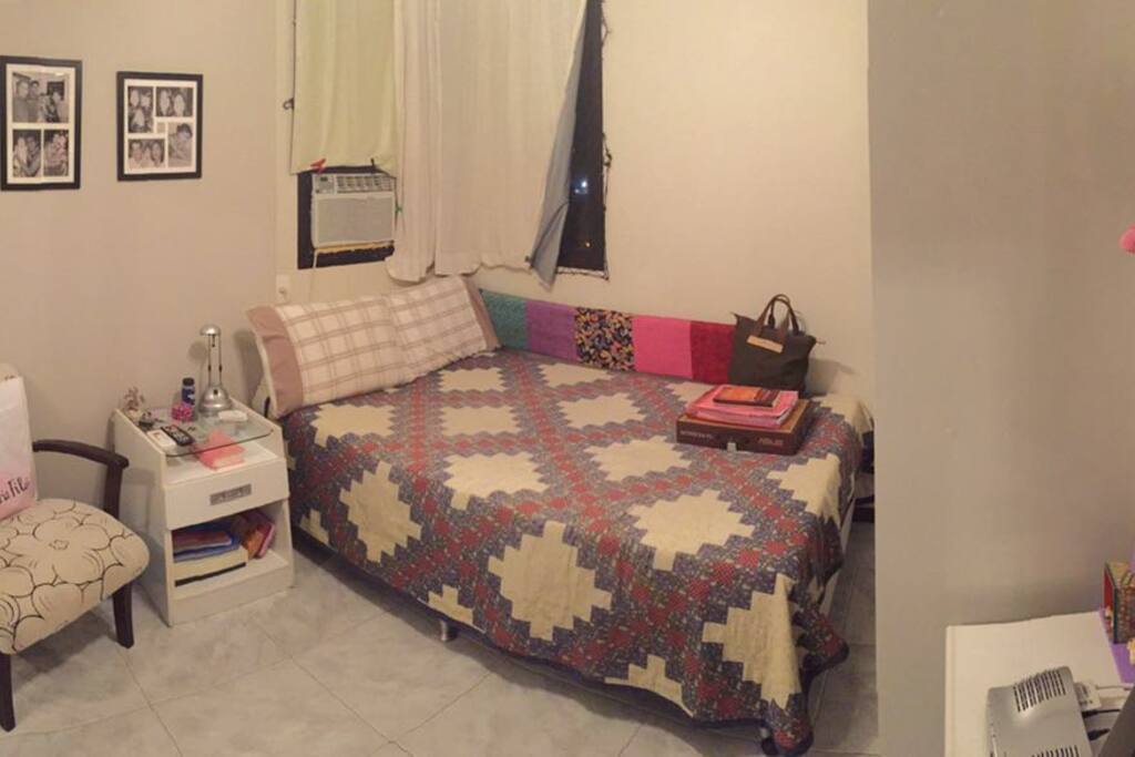 Quarto com cama de casal