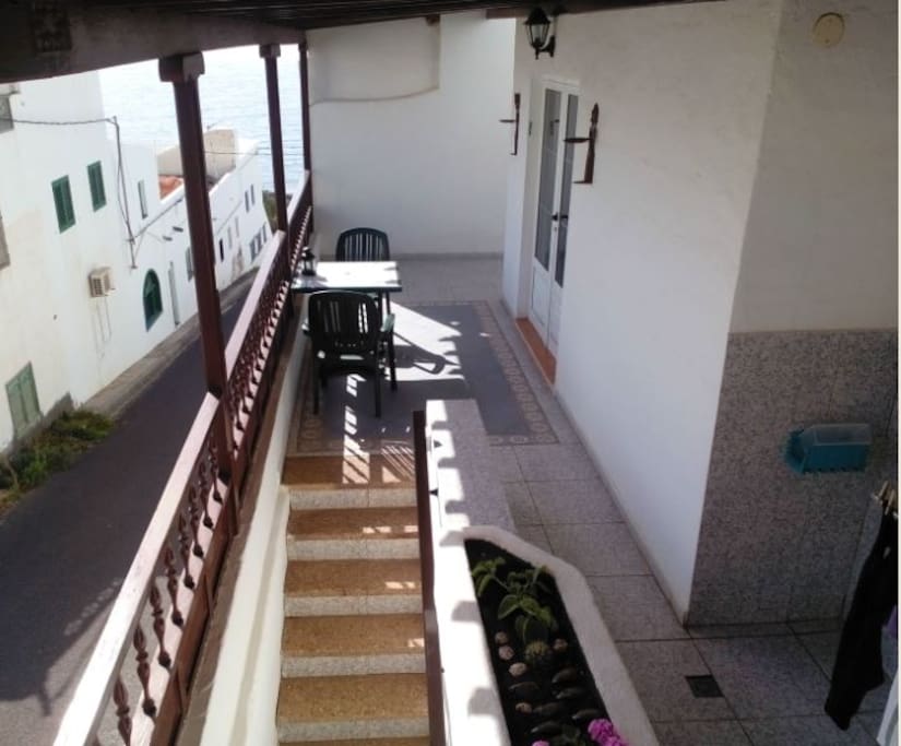 Terraza y vistas al mar
