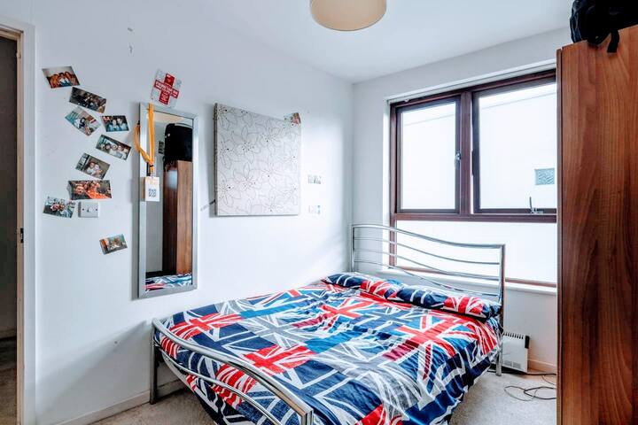 two bedroom flat in the heart of Victoria park. gallery image 4