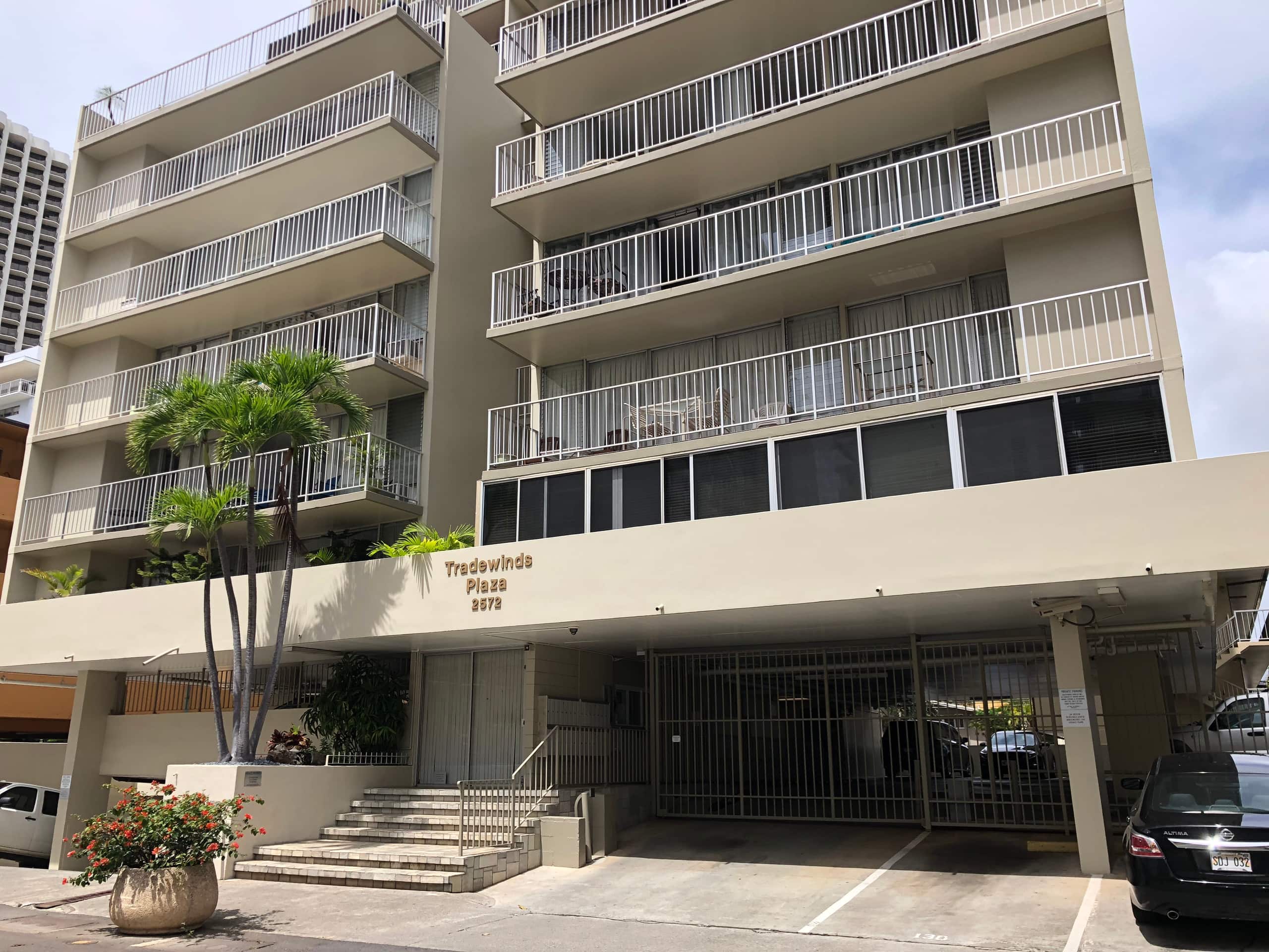 Condo in Honolulu · ★4.86 · Studio · 1 bed · 1 bath - Image 17