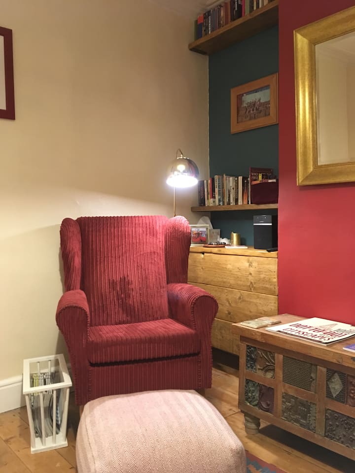Sophie & Dan's Place With Kedi The Cat! - Bristol