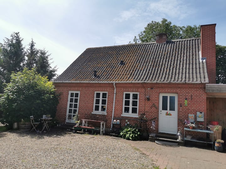 The little house, idyllic in the countryside with a fjord peek!