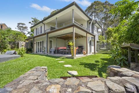 Beautiful large  house 100 metres to Cookies Beach