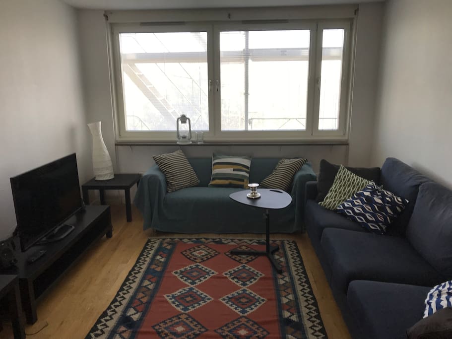 Livingroom in connection to kitchen