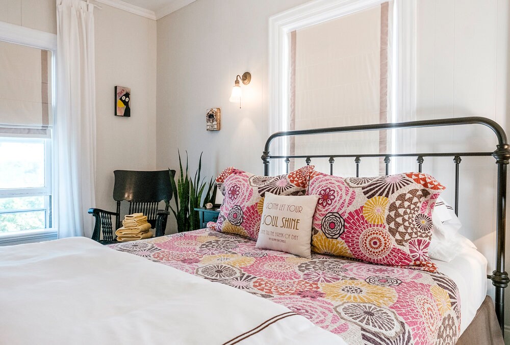 Some extra pics have been added thanx to the talented Scott Cooper from Pie Magazine