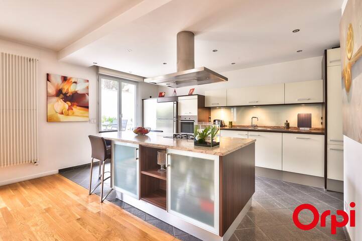 Appartement avec juccuzzi au cœur des Brotteaux gallery image 5