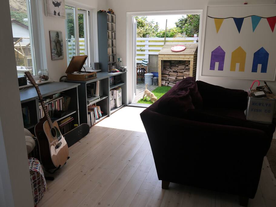 Living room & Garden