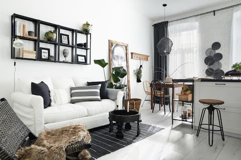 Popular Airbnb listing: Tribal boho flat near Film School and the old park in Łódź