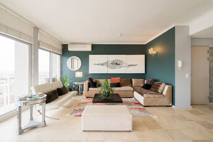 Penthouse Sunset | 2BR Luxury w/ Views + Parking gallery image 4